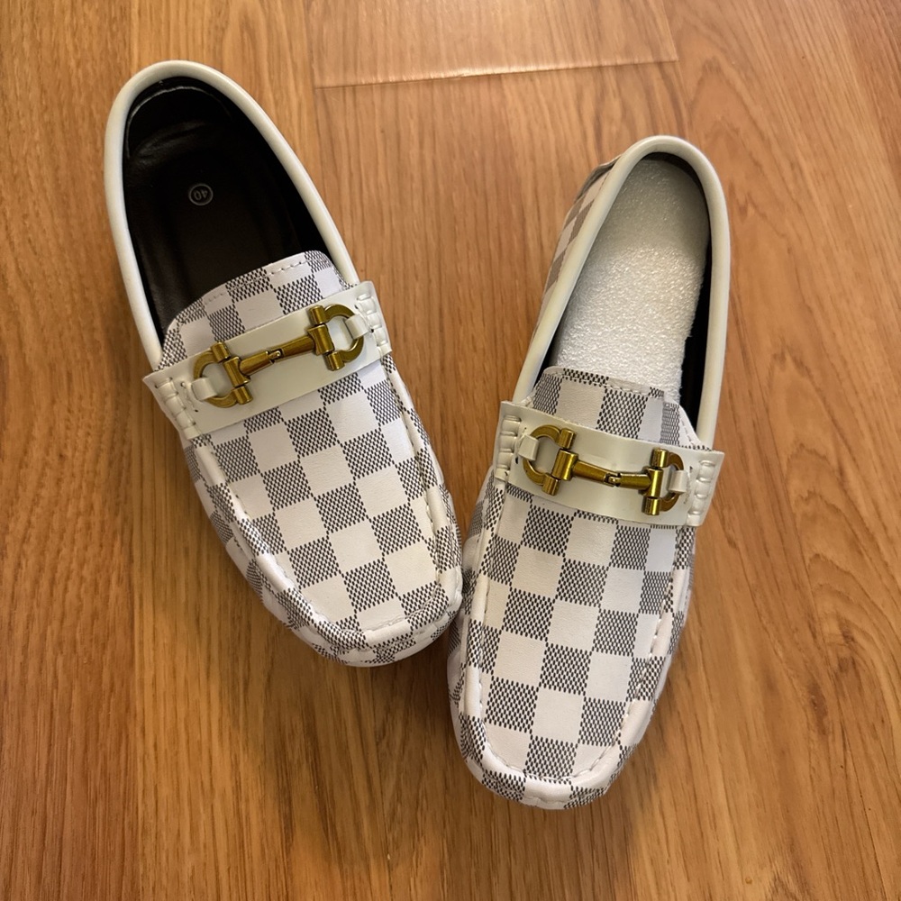 Checkered White and Gray Loafers with Gold Accent NEW! Never woren! Size 40 Men